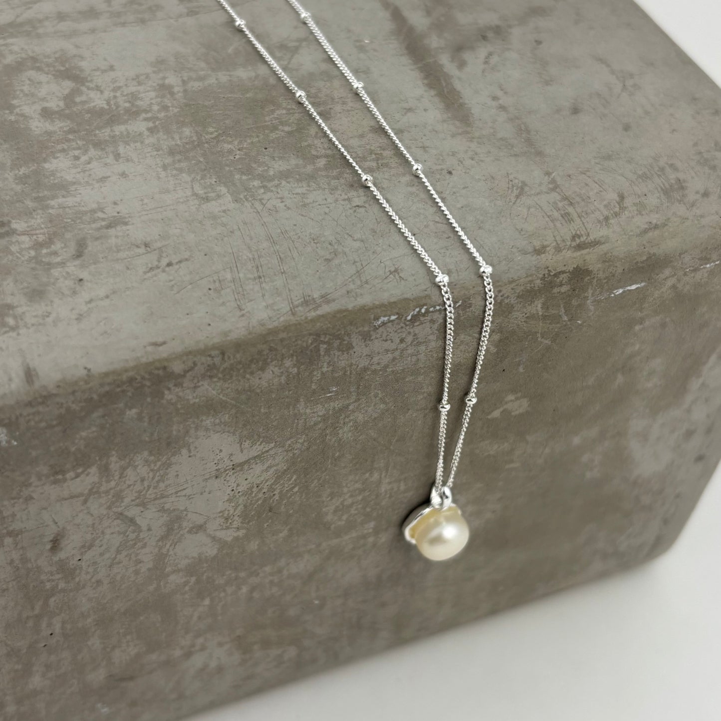 S925 Sterling Silver Flower Bottom Freshwater Pearl Necklace