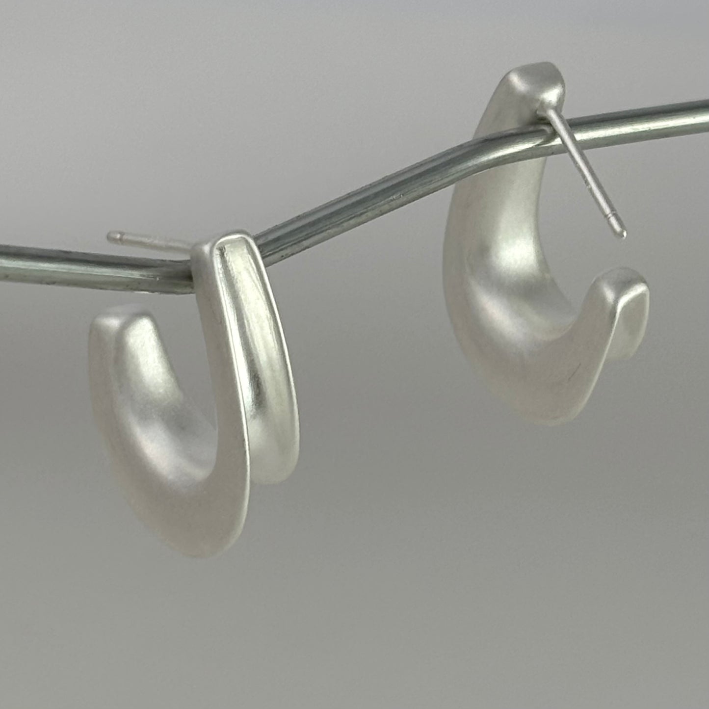 S925 Sterling Silver Frosted Vintage Design Earrings