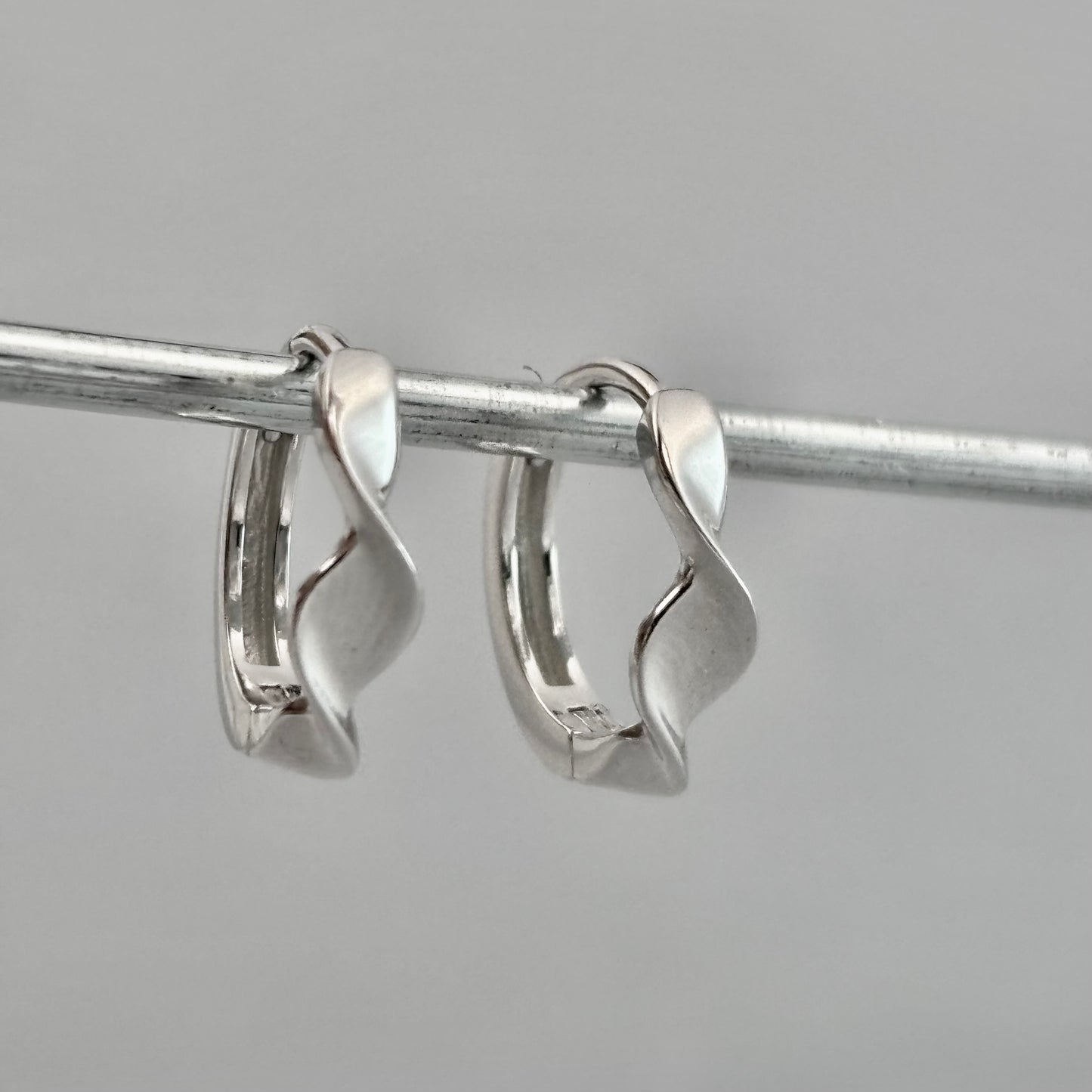 S925 Sterling Silver Twisted Earrings in Plain Silver
