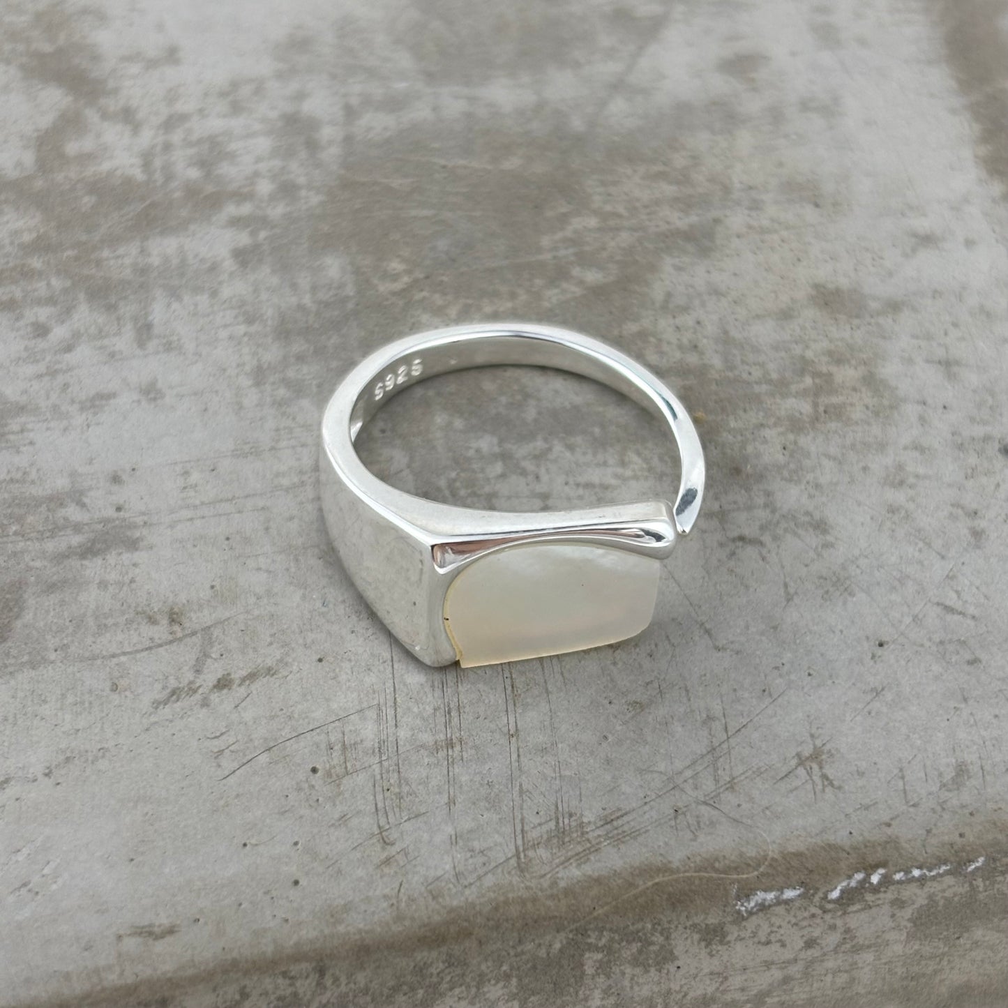 S925 Sterling Silver White Mother of Pearl Ring