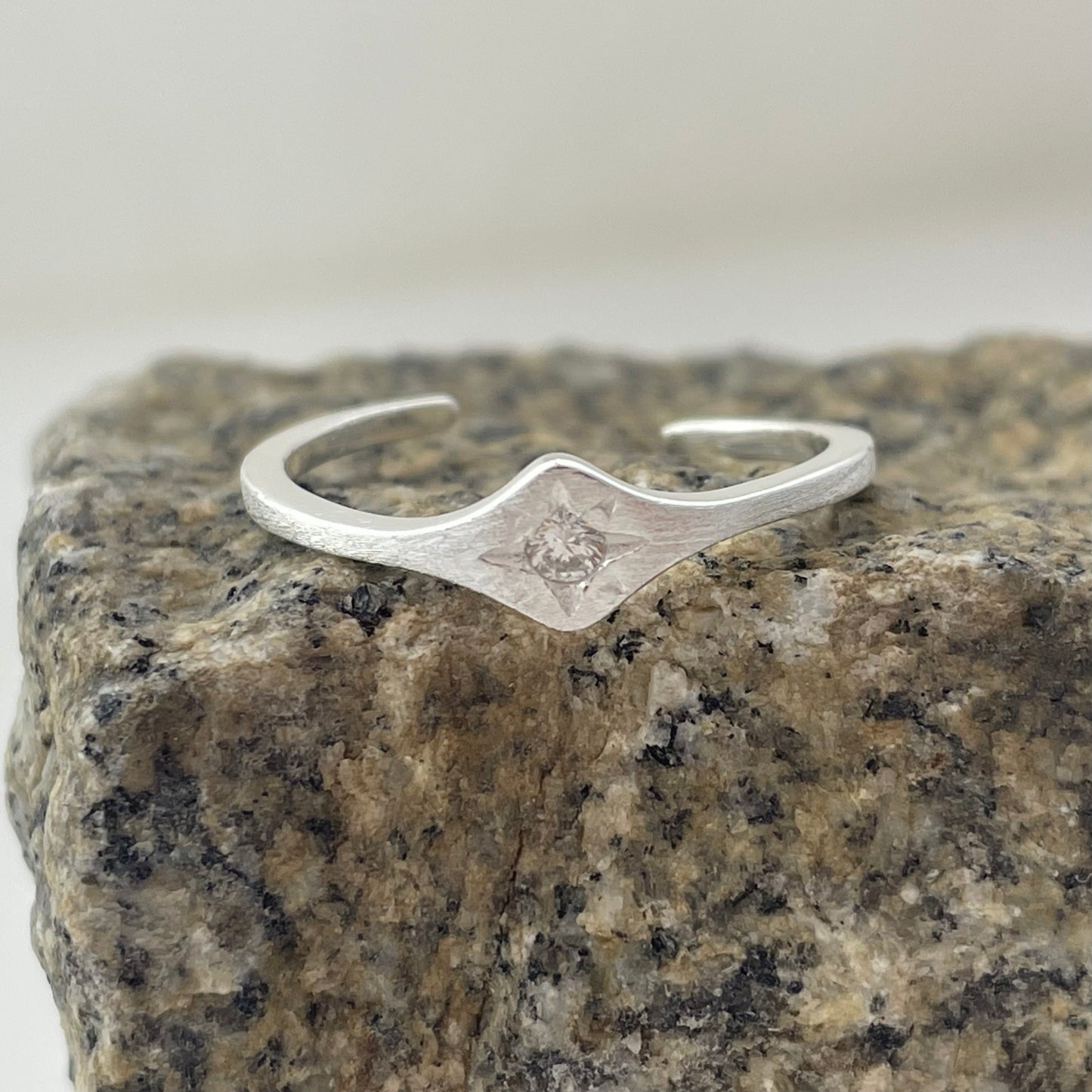 S925 Sterling Silver Diamond-Set Elegant Ring