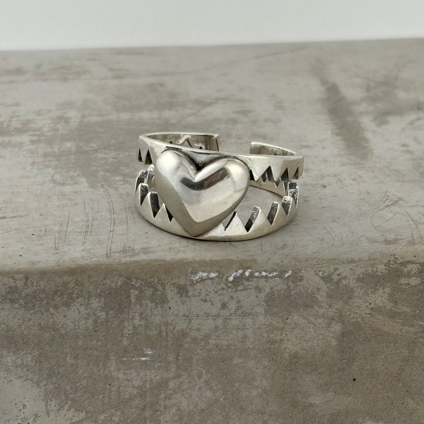 S925 Sterling Silver Sawtooth Heart Ring