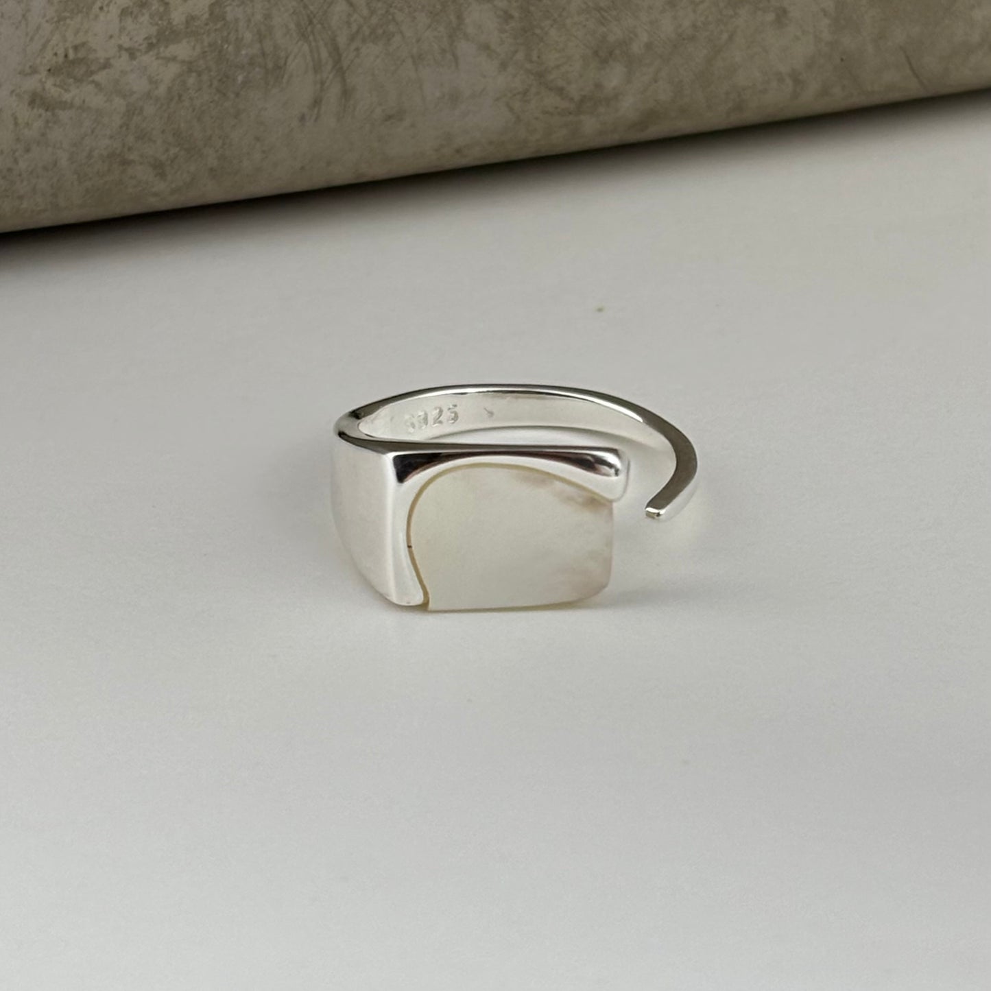 S925 Sterling Silver White Mother of Pearl Ring
