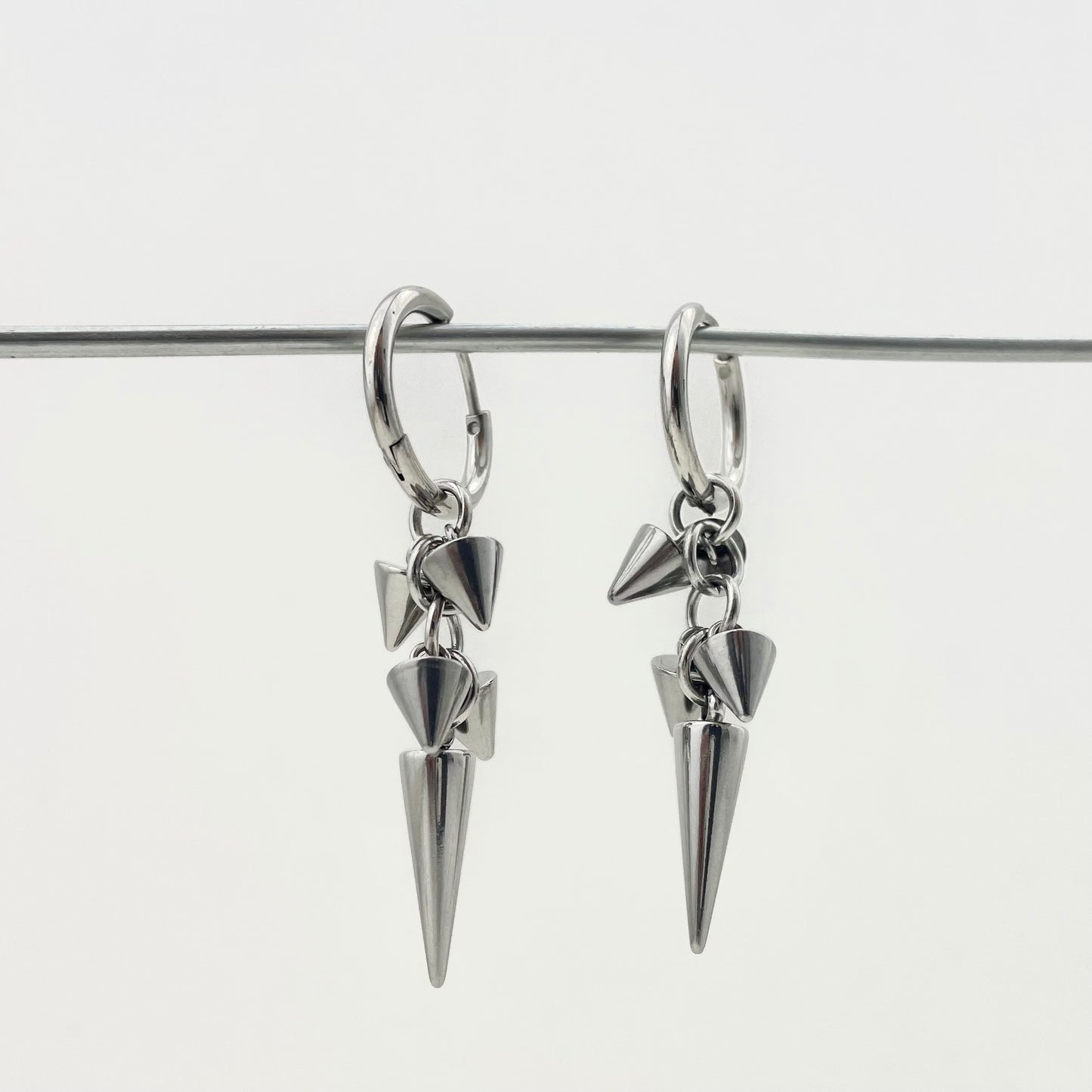 Titanium Waterproof Earring Pointed-Tip Grape Pendant Earrings with A Patchwork Design