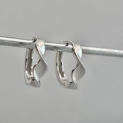 S925 Sterling Silver Twisted Earrings in Plain Silver