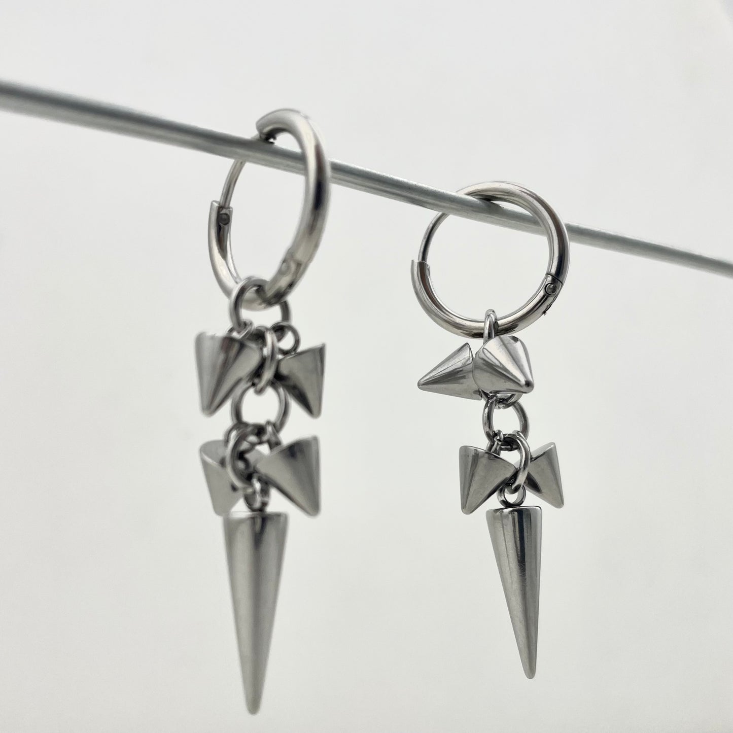 Titanium Waterproof Earring Pointed-Tip Grape Pendant Earrings with A Patchwork Design