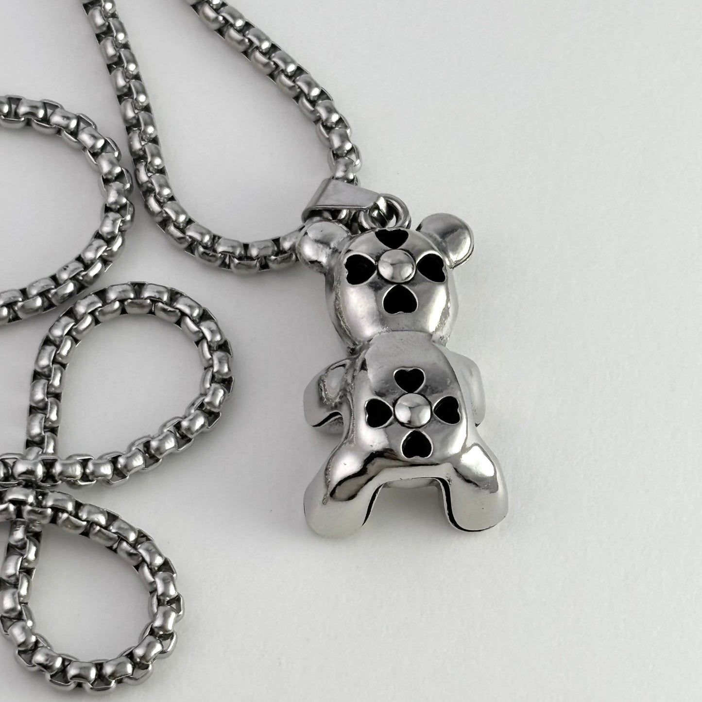 Violent Bear titanium necklace