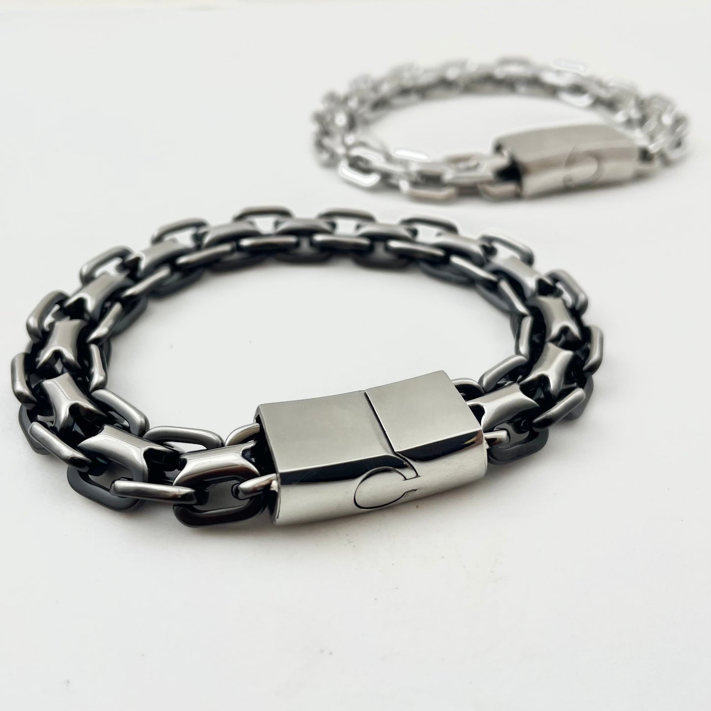 Titanium-Steel Waterproof Pig-Nose Link Bracelet