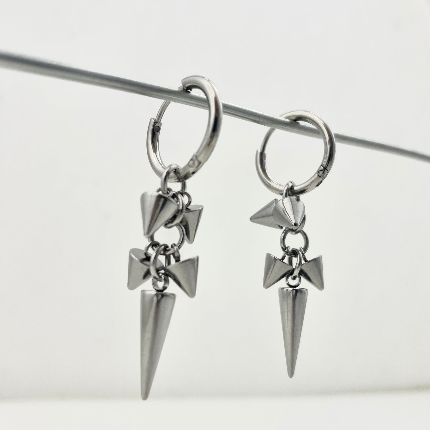 Titanium Waterproof Earring Pointed-Tip Grape Pendant Earrings with A Patchwork Design