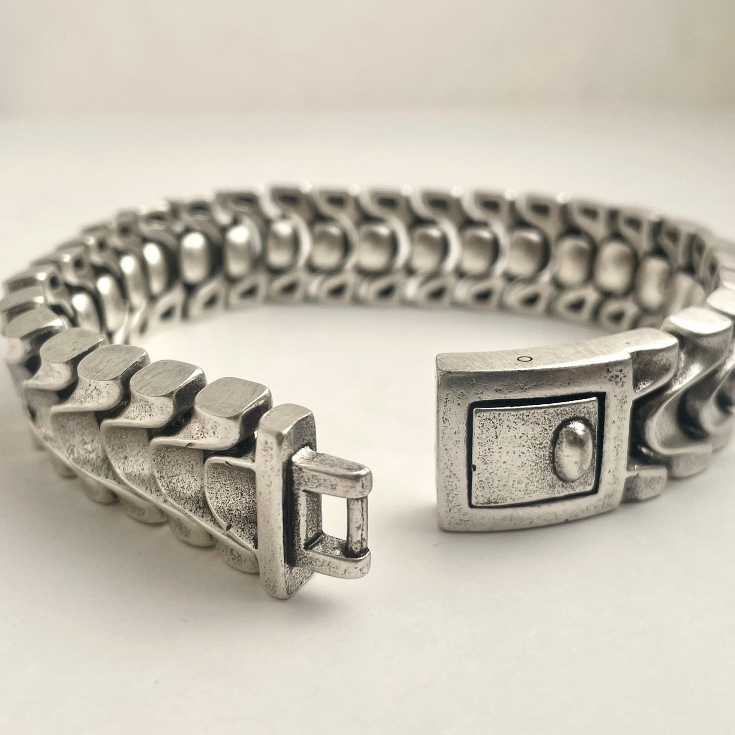 Super Precision Waterproof Bone-Thick Bracelet