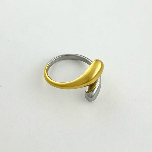 Stainless Steel Elegant Gold and Silver Mixed Color Ringe