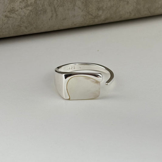 S925 Sterling Silver White Mother of Pearl Ring